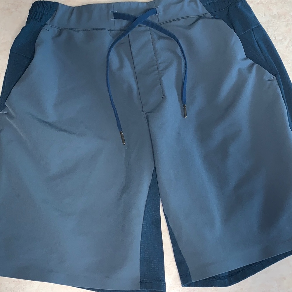 Men’s Lululemon athletic shorts (S)